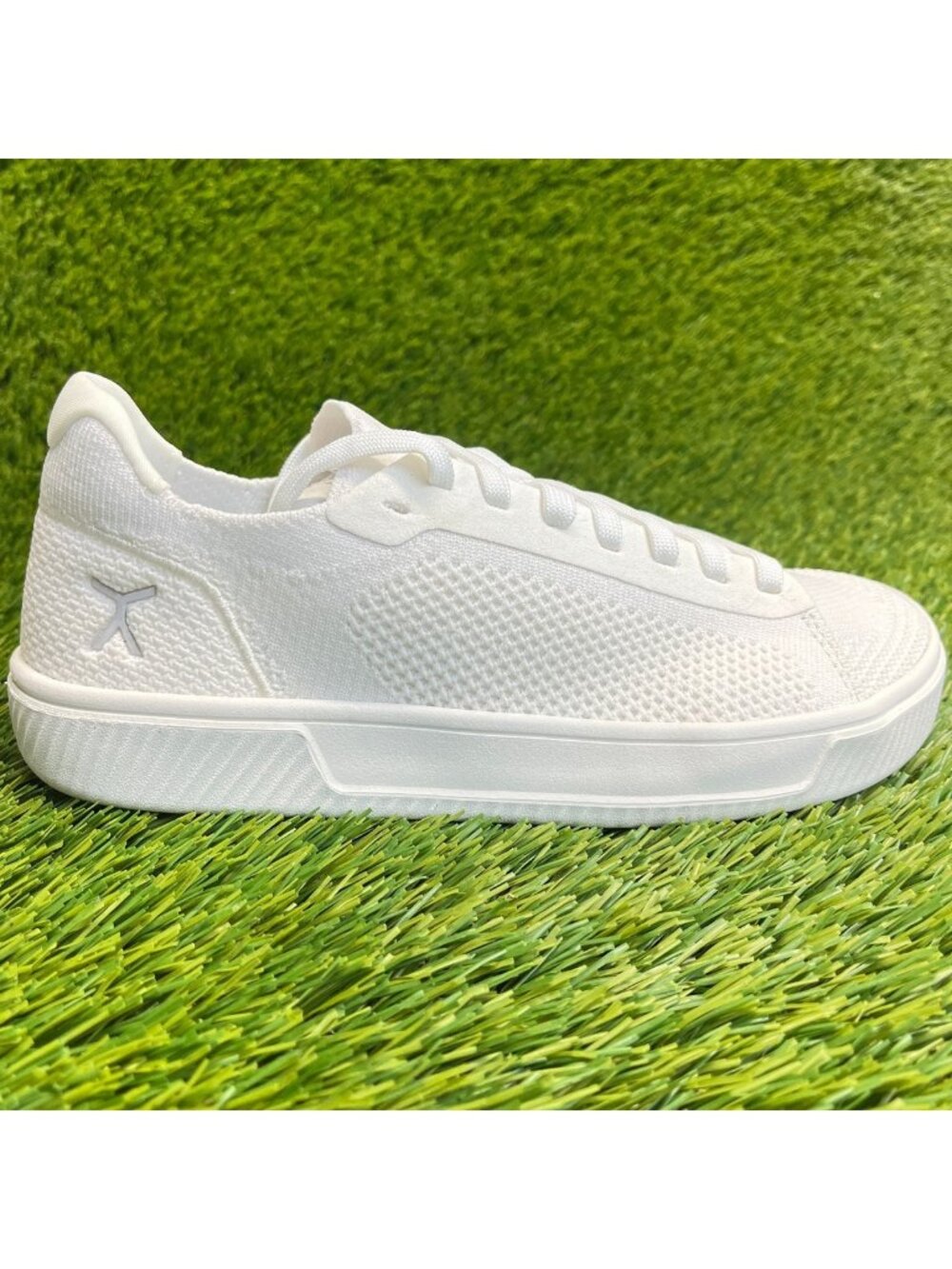 Flux Footwear Adapt Trainer White Womens Size 8 Athletic Knit Shoes Sneakers